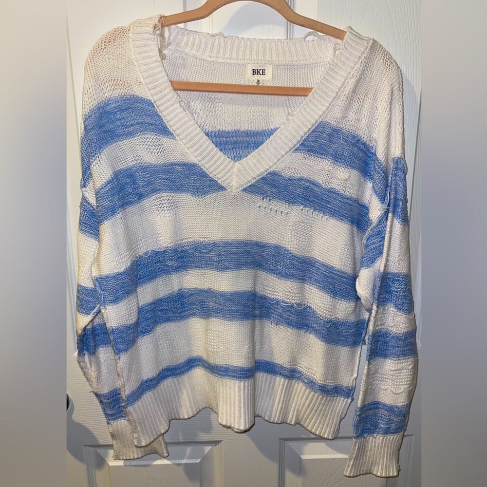 BKE women’s Medium striped sweater blue white pulled stitch V neck